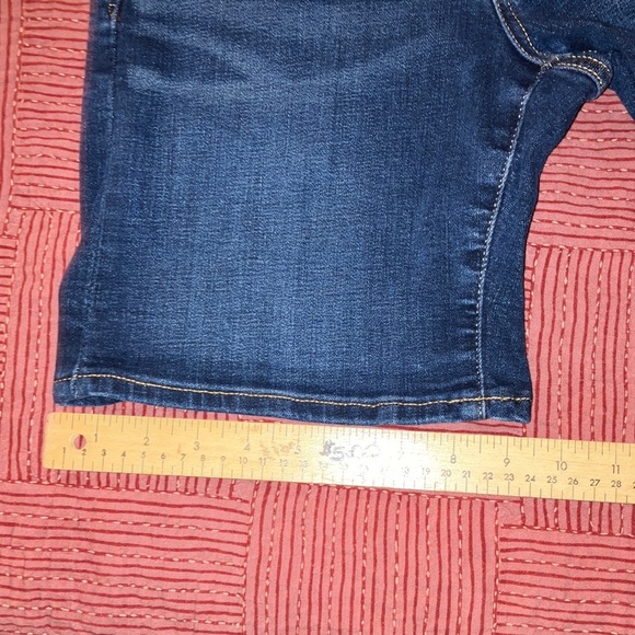 GAP Mid Rise Denim Shorts - Deep Blue women’s waist 26” rise 8.25” inseam 7” - Picture 11 of 12